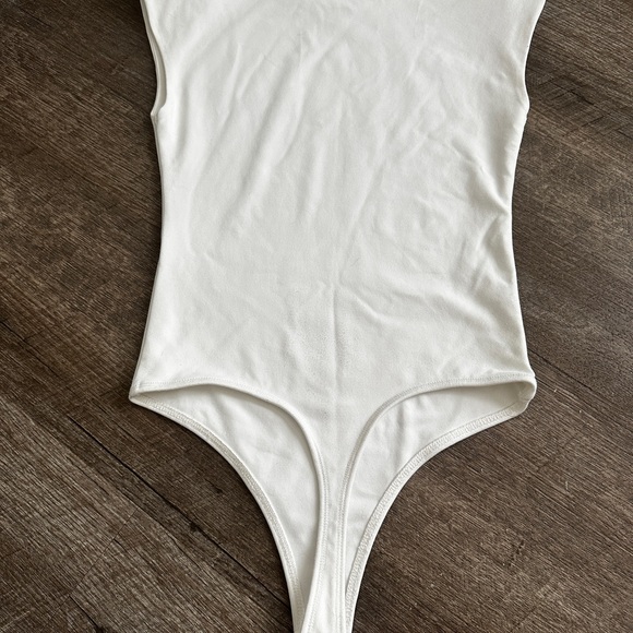 Abercrombie padded shoulder sleeveless bodysuit - Picture 3 of 3